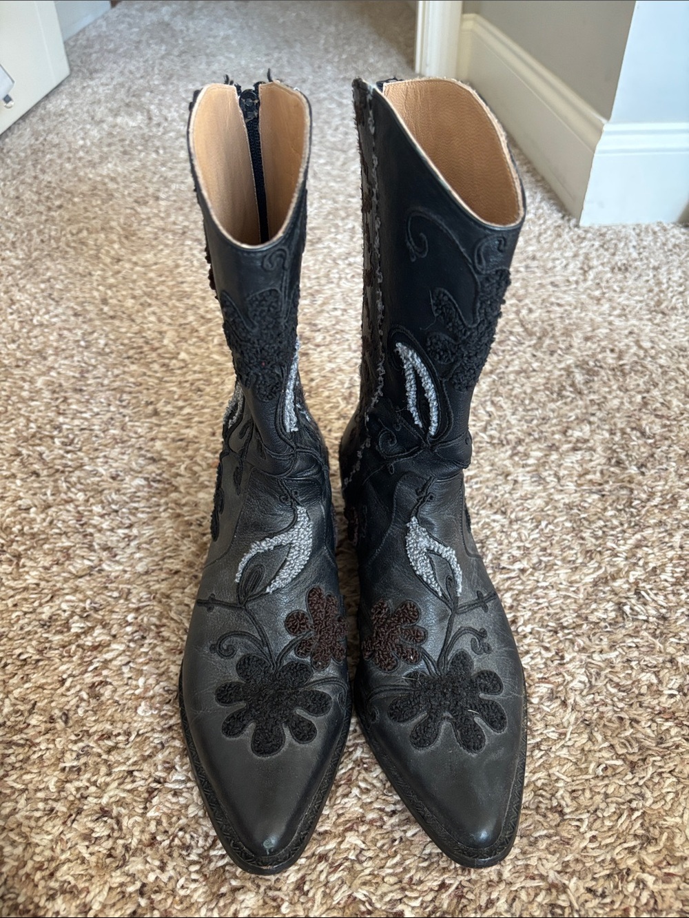 Artemis Design Co. Black Floral Embroidered Western Heeled Boots - Picture 4 of 6